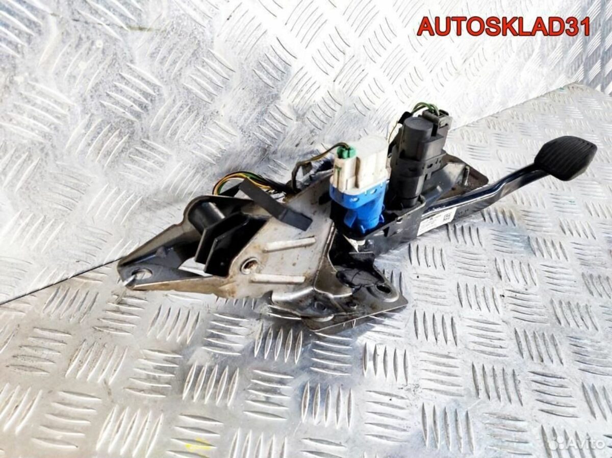 Педаль тормоза МКПП Ford Focus 2 4M512467AN - АвтоСклад31.рф - авторазборка контрактные б/у запчасти в г. Белгород