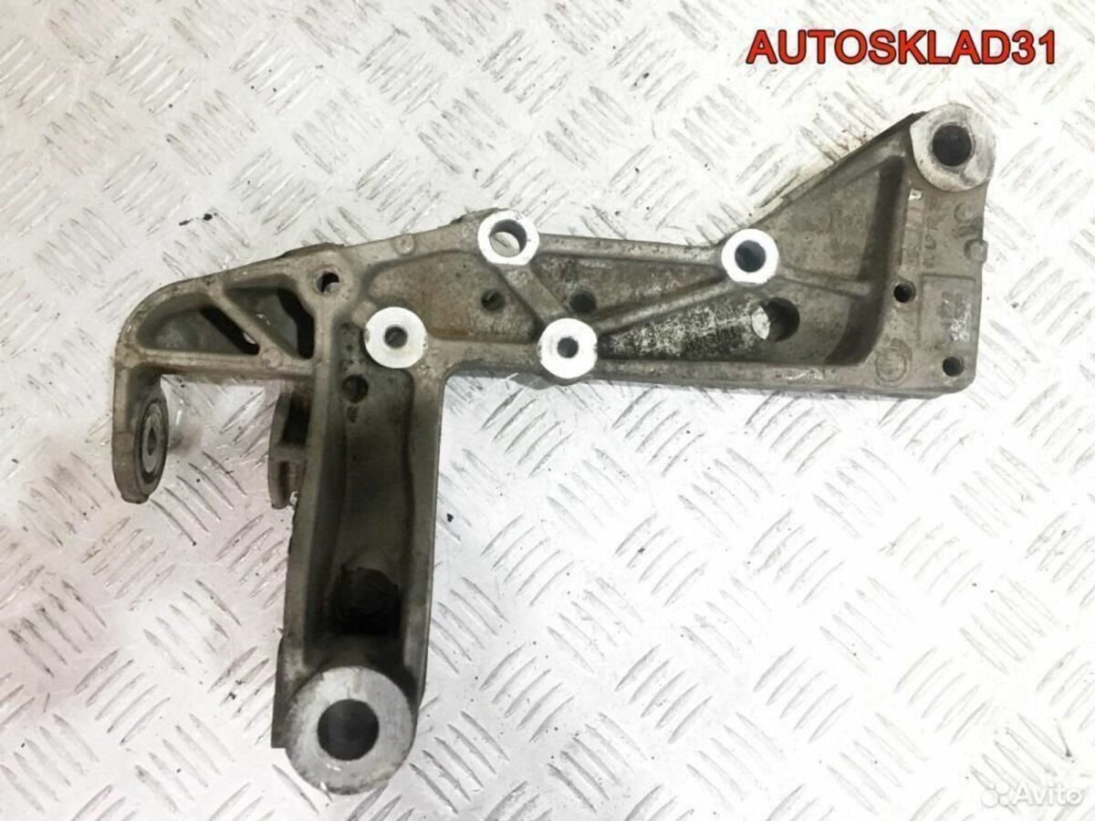 Кронштейн переднего рычага VW Golf 5 1K0199295F - АвтоСклад31.рф - авторазборка контрактные б/у запчасти в г. Белгород