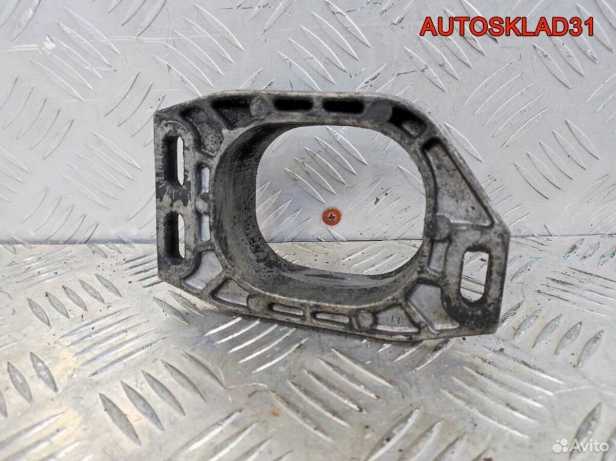 Кронштейн двигателя VW Passat B5 8D0199335P - АвтоСклад31.рф - авторазборка контрактные б/у запчасти в г. Белгород