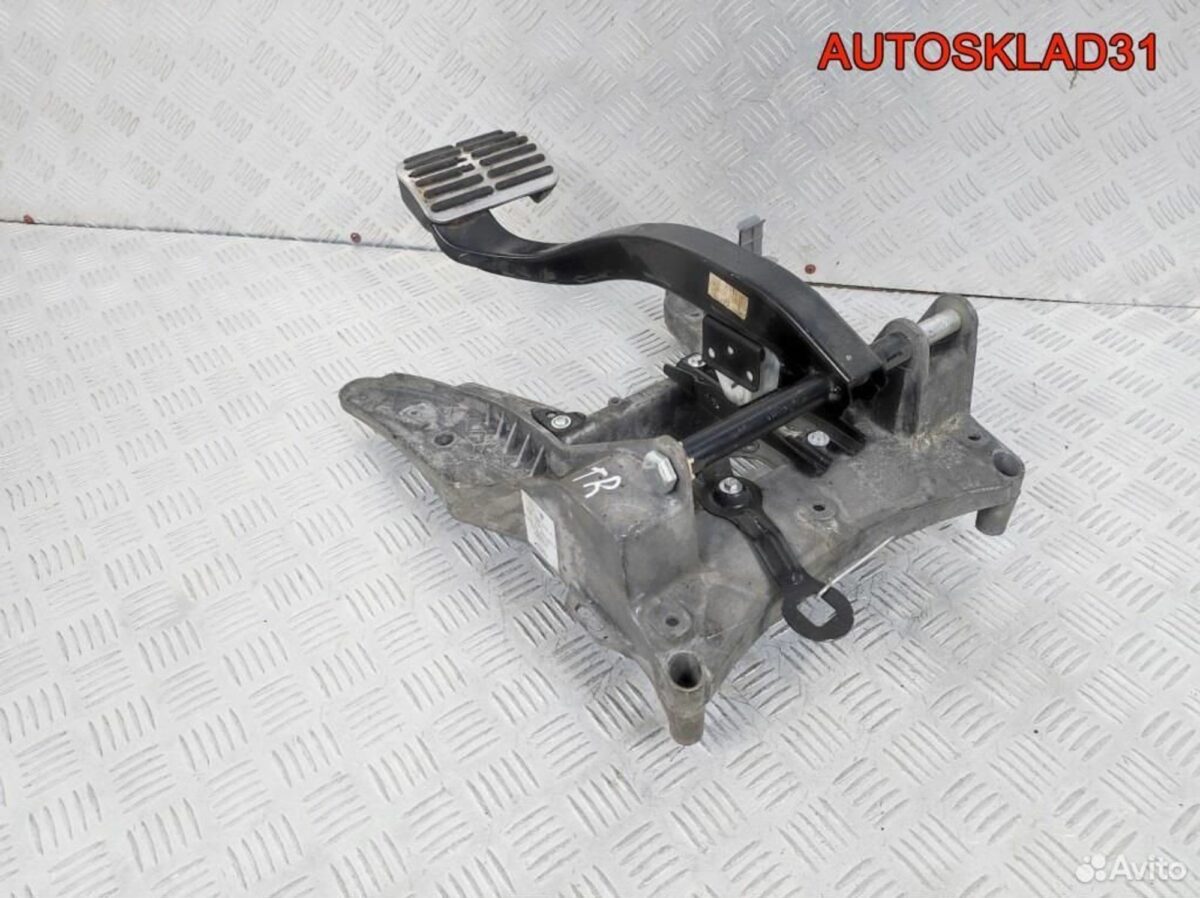 Педаль тормоза АКПП VW Touareg 7L0723142B - АвтоСклад31.рф - авторазборка контрактные б/у запчасти в г. Белгород