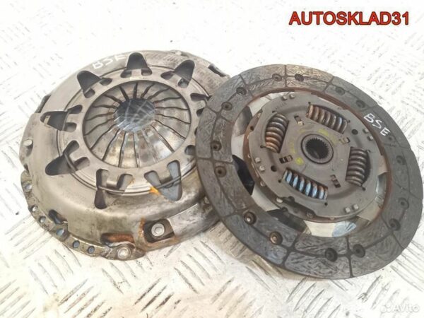 Поводок стеклоочистителя левый Audi A8 4E1955407C - АвтоСклад31.рф - авторазборка контрактные б/у запчасти в г. Белгород