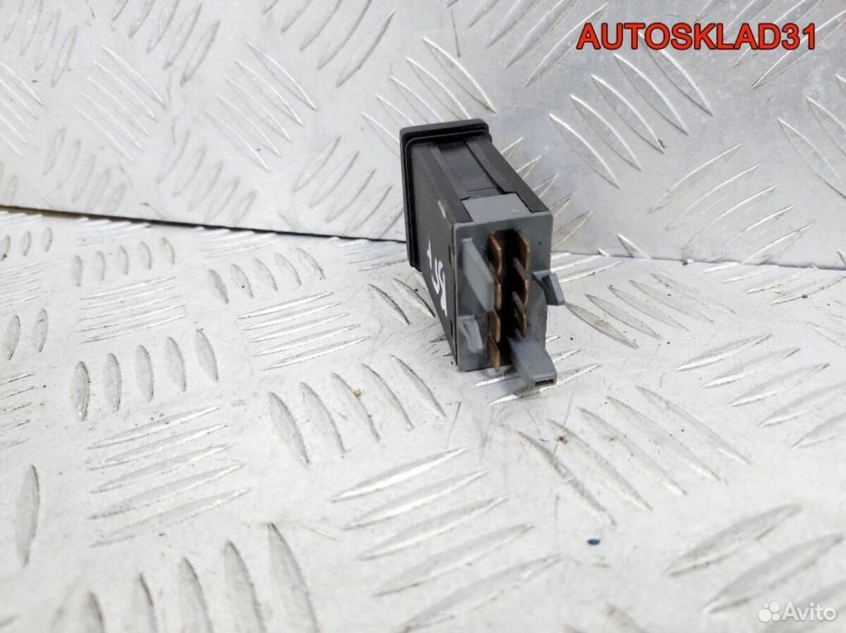 Кнопка аварийной сигнализации Passat B5 3B0953235D - АвтоСклад31.рф - авторазборка контрактные б/у запчасти в г. Белгород