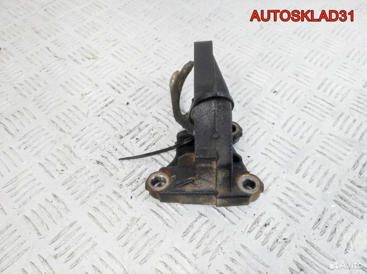 Кронштейн промвала Renault Megane 2 1.9 DCI 186845 - АвтоСклад31.рф - авторазборка контрактные б/у запчасти в г. Белгород