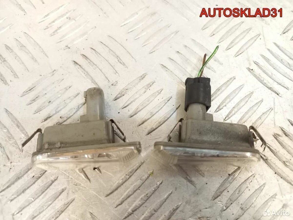 Повторитель на крыло белый Audi A8 D3 4E0949127 - АвтоСклад31.рф - авторазборка контрактные б/у запчасти в г. Белгород