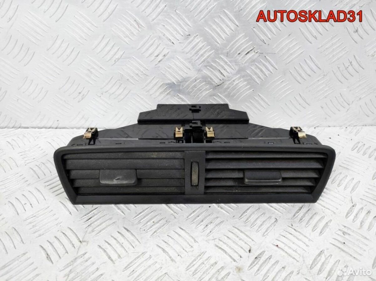 Дефлектор воздушный центр Skoda Fabia 6V0820951 - АвтоСклад31.рф - авторазборка контрактные б/у запчасти в г. Белгород