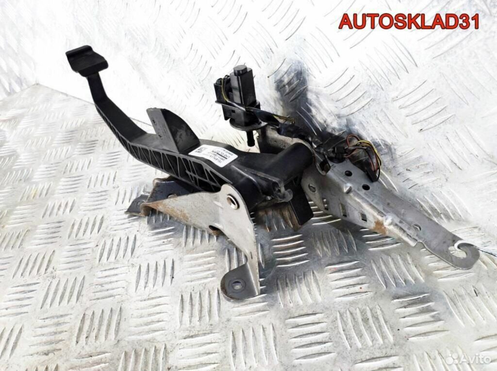 Педаль сцепления Ford C-MAX 3M517B633EK - АвтоСклад31.рф - авторазборка контрактные б/у запчасти в г. Белгород Педаль сцепления Ford C-MAX 3M517B633EK - АвтоСклад31.рф - авторазборка контрактные б/у запчасти в г. Белгород