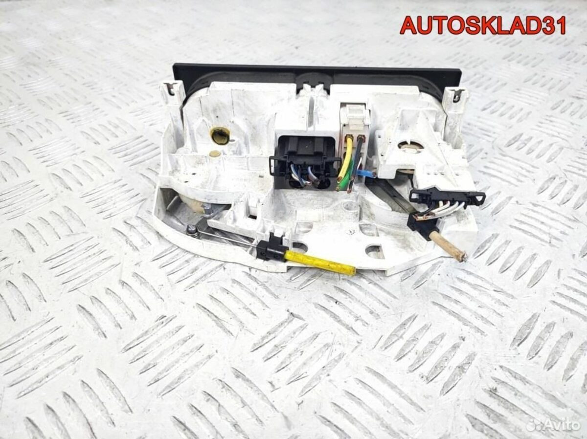 Блок управления отопителем VW Golf 1J0819045K - АвтоСклад31.рф - авторазборка контрактные б/у запчасти в г. Белгород