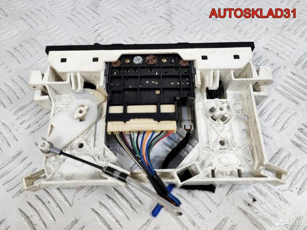 Блок управления печкой Mitsubishi Carisma MR500529 - АвтоСклад31.рф - авторазборка контрактные б/у запчасти в г. Белгород