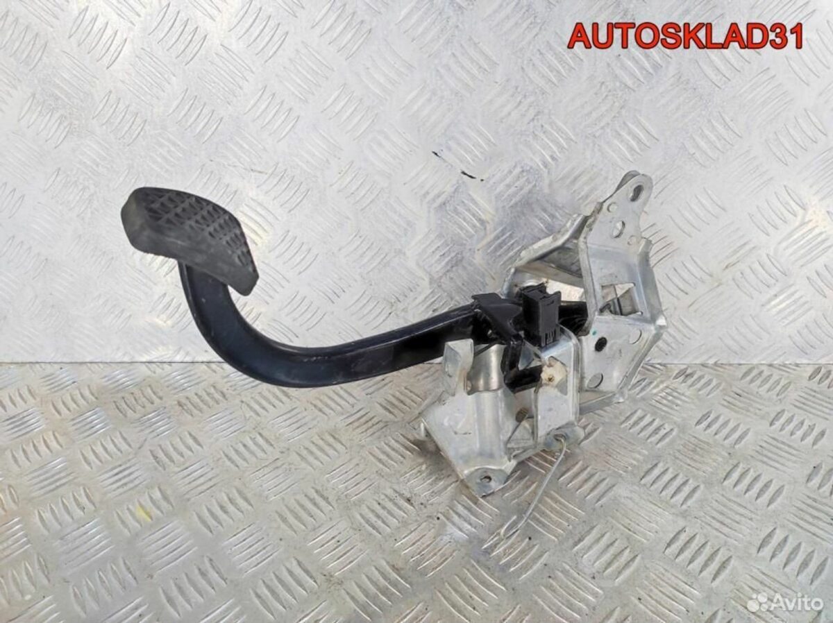 Педаль тормоза МКПП Opel Astra H 5560327 - АвтоСклад31.рф - авторазборка контрактные б/у запчасти в г. Белгород