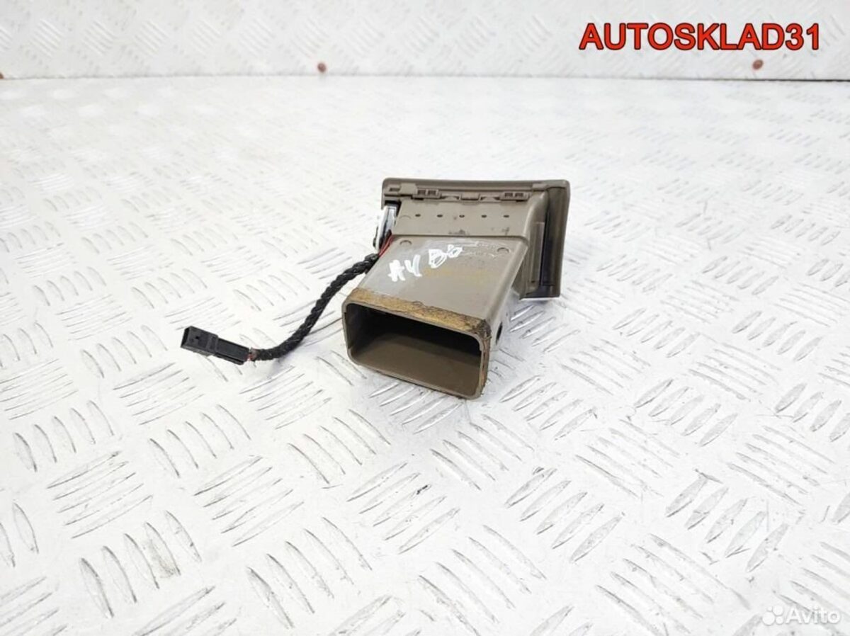 Дефлектор воздушный правый Audi A4 B6 8E0820902F - АвтоСклад31.рф - авторазборка контрактные б/у запчасти в г. Белгород