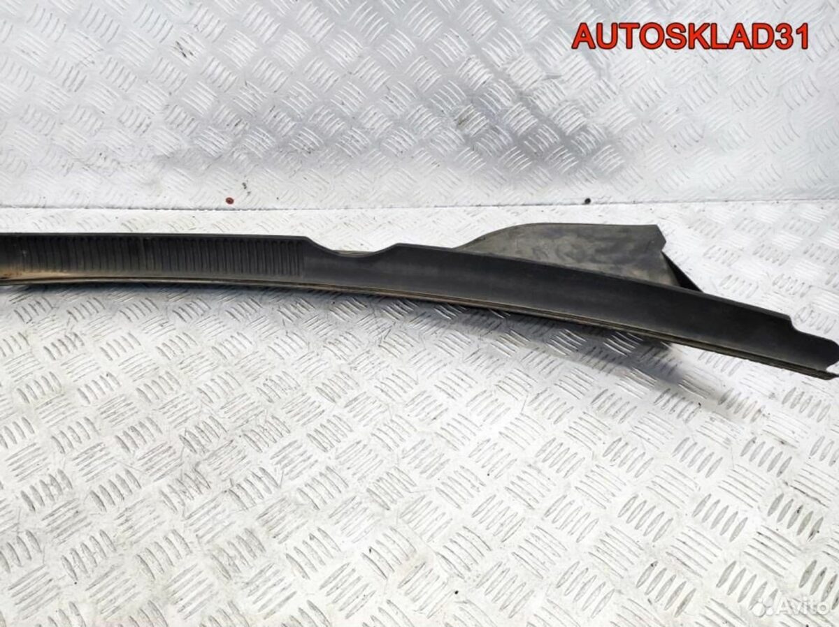 Решетка стеклоочистителя VW Golf 5 1K1819415A - АвтоСклад31.рф - авторазборка контрактные б/у запчасти в г. Белгород