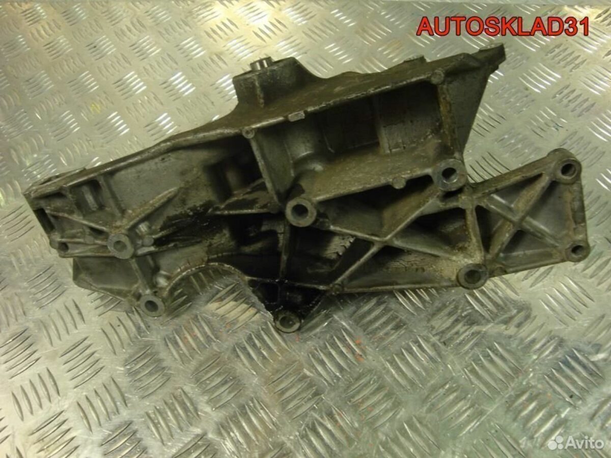 Кронштейн генератора VW Passat B5+ AHL 06B903143K - АвтоСклад31.рф - авторазборка контрактные б/у запчасти в г. Белгород