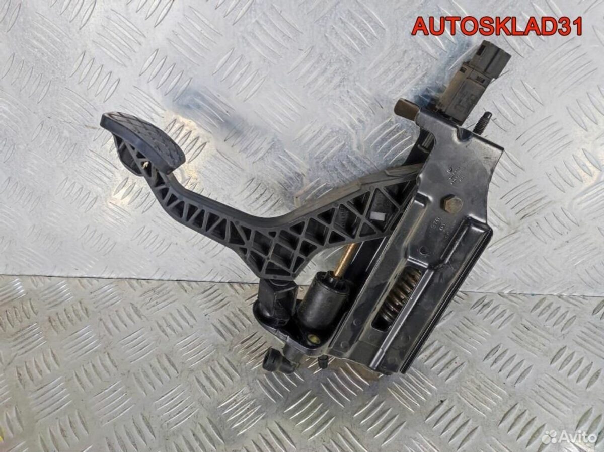 Педаль сцепления в сборе VW Golf 4 1J1721321C - АвтоСклад31.рф - авторазборка контрактные б/у запчасти в г. Белгород
