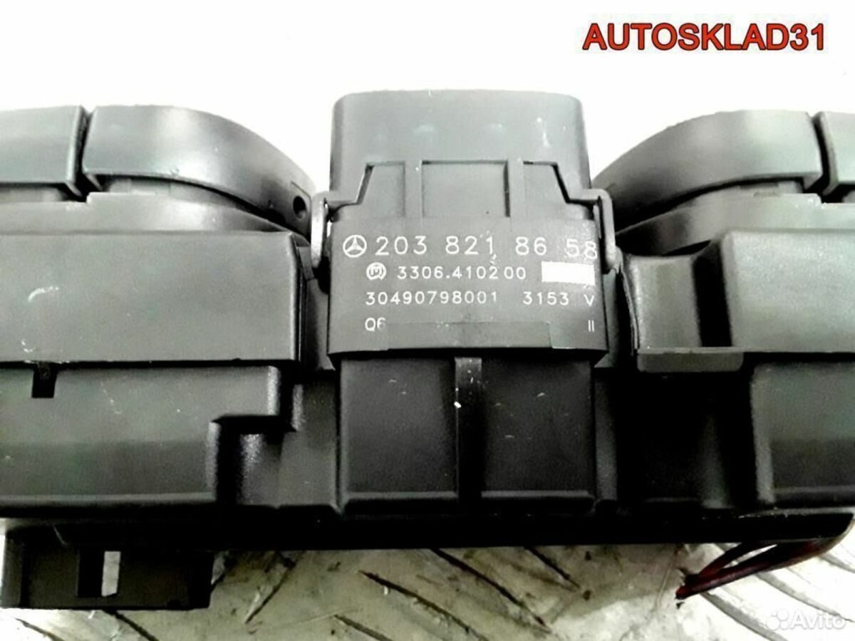 Блок кнопок Mercedes Benz W203 A2038218658 - АвтоСклад31.рф - авторазборка контрактные б/у запчасти в г. Белгород