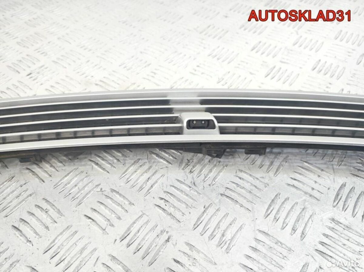 Решетка в капот Mercedes Benz W203 A2038801905 - АвтоСклад31.рф - авторазборка контрактные б/у запчасти в г. Белгород