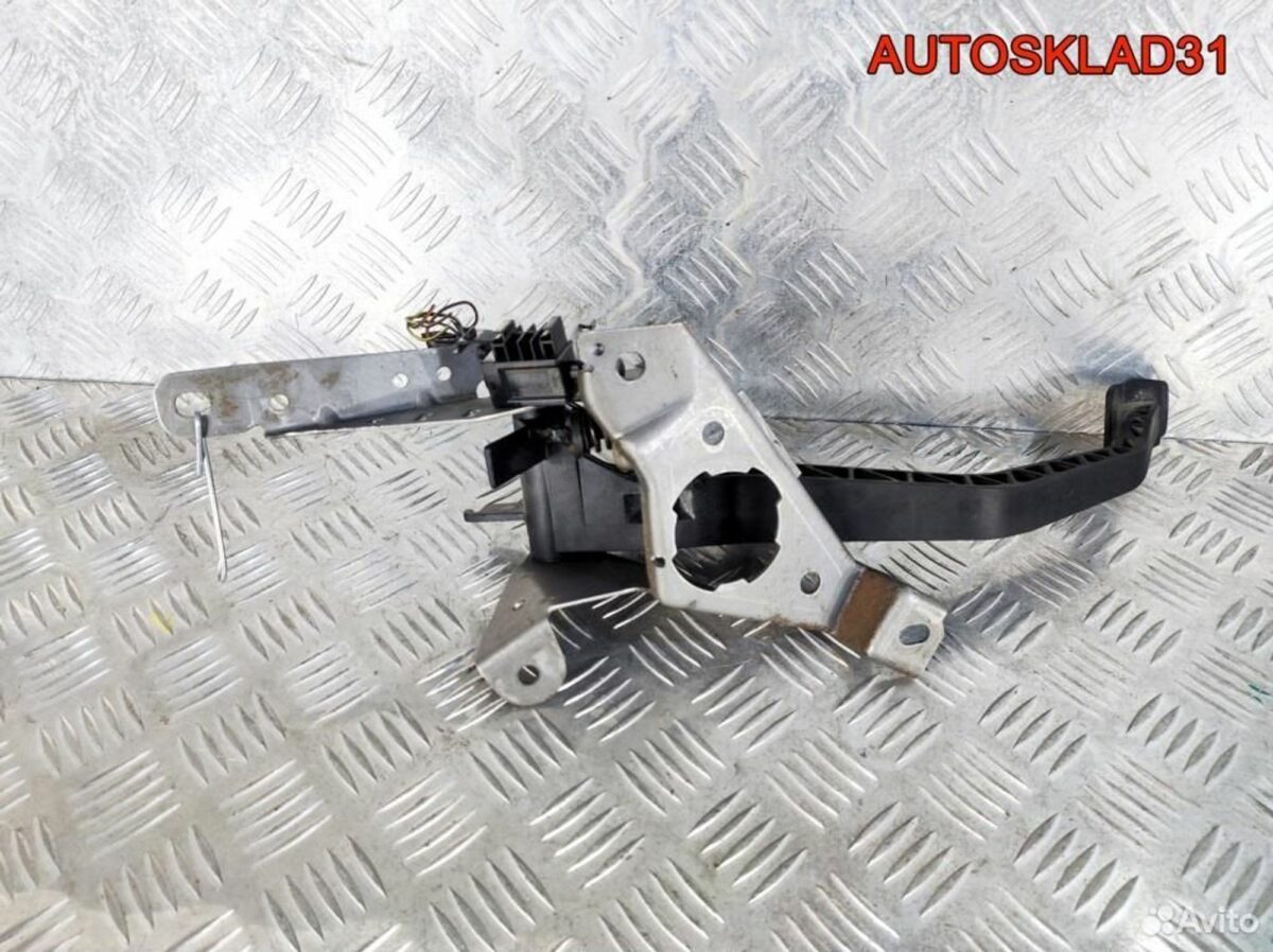 Педаль сцепления Ford C-MAX 3M517B633EK - АвтоСклад31.рф - авторазборка контрактные б/у запчасти в г. Белгород