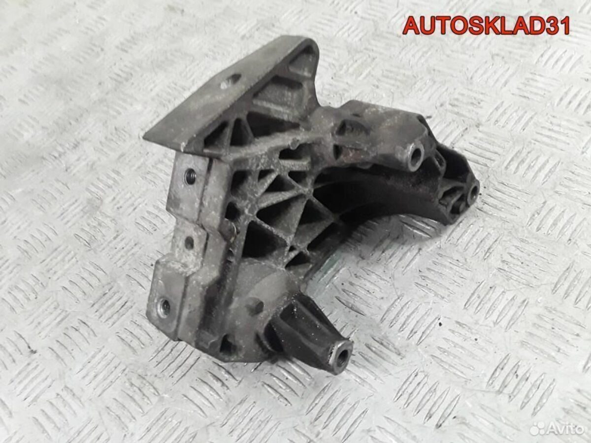 Кронштейн двигателя правый VW Passat B6 2.0 BLR - АвтоСклад31.рф - авторазборка контрактные б/у запчасти в г. Белгород