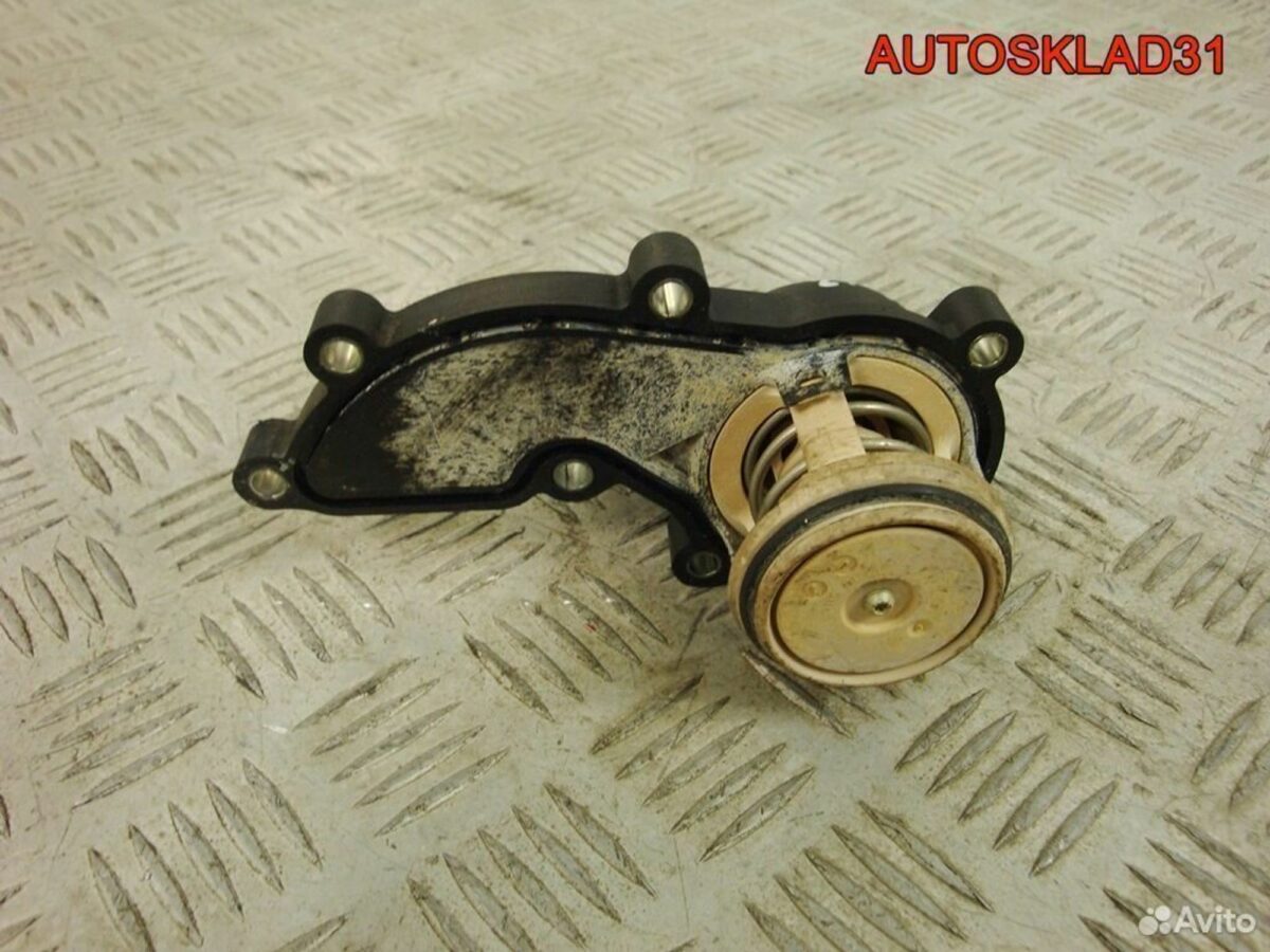 Корпус термостата Audi A6 C6 2,4 BDW 06E121111G - АвтоСклад31.рф - авторазборка контрактные б/у запчасти в г. Белгород