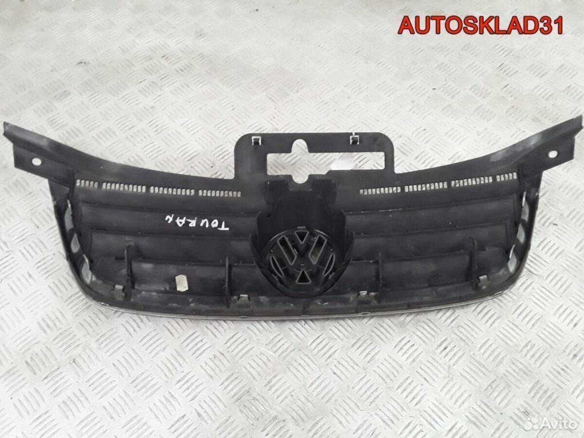 Решетка радиатора Volkswagen Touran 1T0853651 - АвтоСклад31.рф - авторазборка контрактные б/у запчасти в г. Белгород