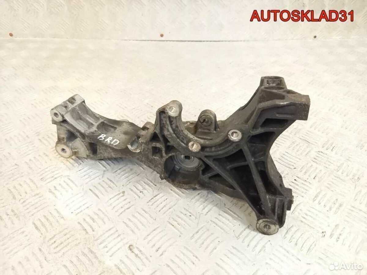 Кронштейн генератора Audi A4 B7 2,0 BRD 03G903143D - АвтоСклад31.рф - авторазборка контрактные б/у запчасти в г. Белгород