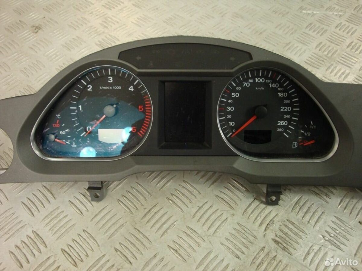 Панель приборов Audi A6 C6 4F0920933J - АвтоСклад31.рф - авторазборка контрактные б/у запчасти в г. Белгород