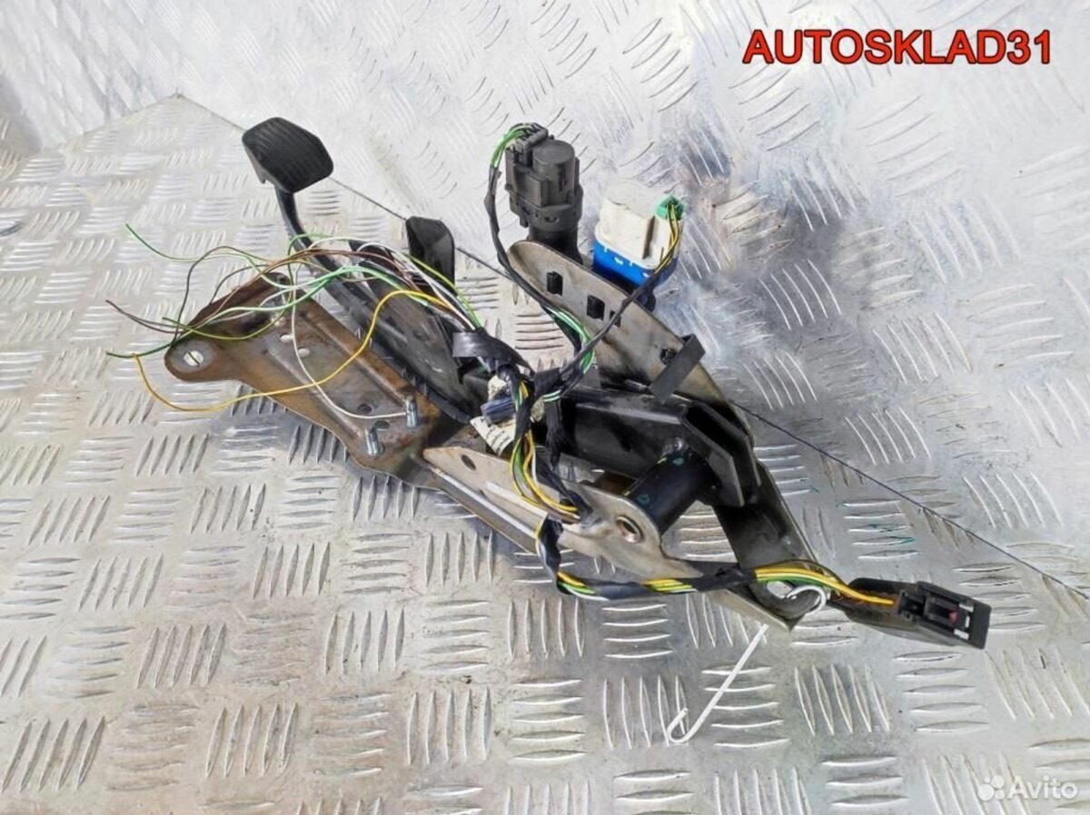 Педаль тормоза МКПП Ford Focus 2 4M512467AN - АвтоСклад31.рф - авторазборка контрактные б/у запчасти в г. Белгород