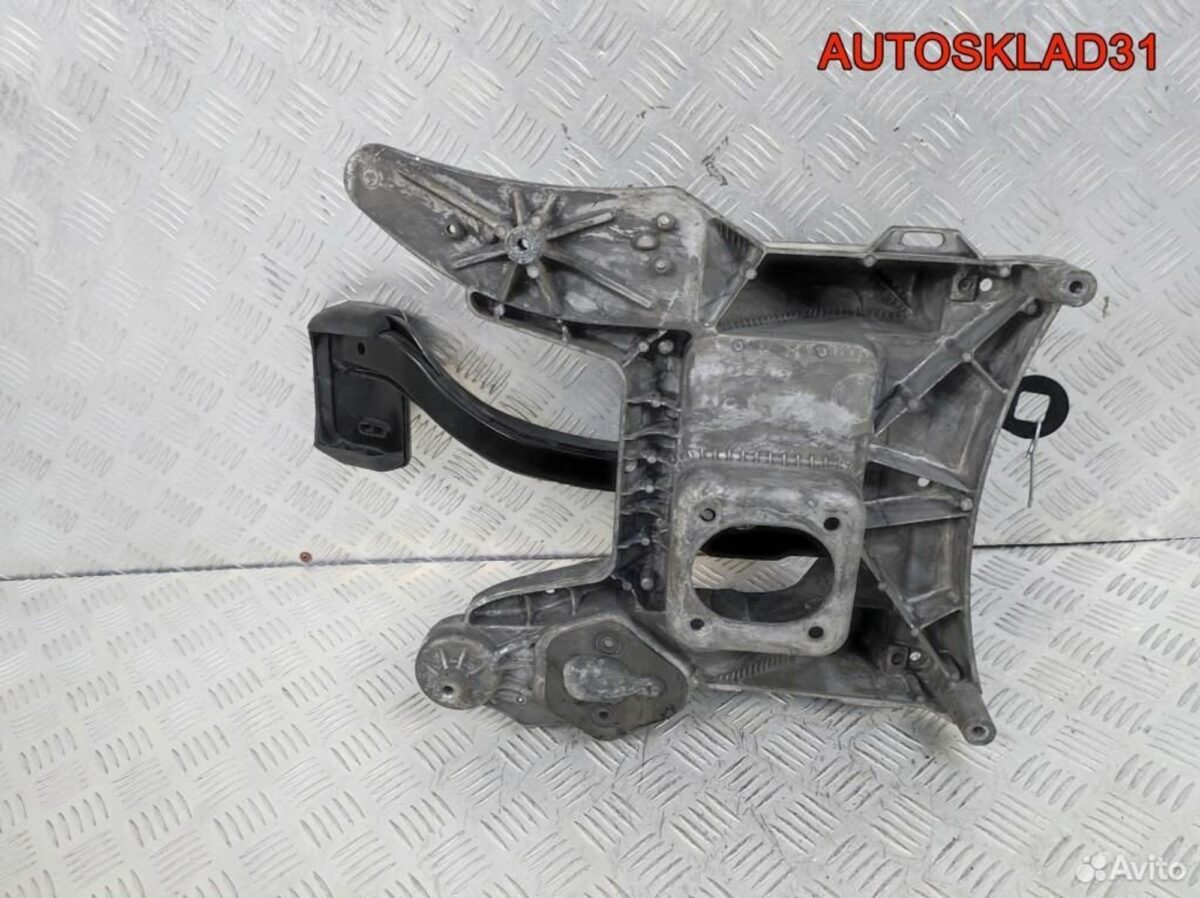 Педаль тормоза АКПП VW Touareg 7L0723142B - АвтоСклад31.рф - авторазборка контрактные б/у запчасти в г. Белгород