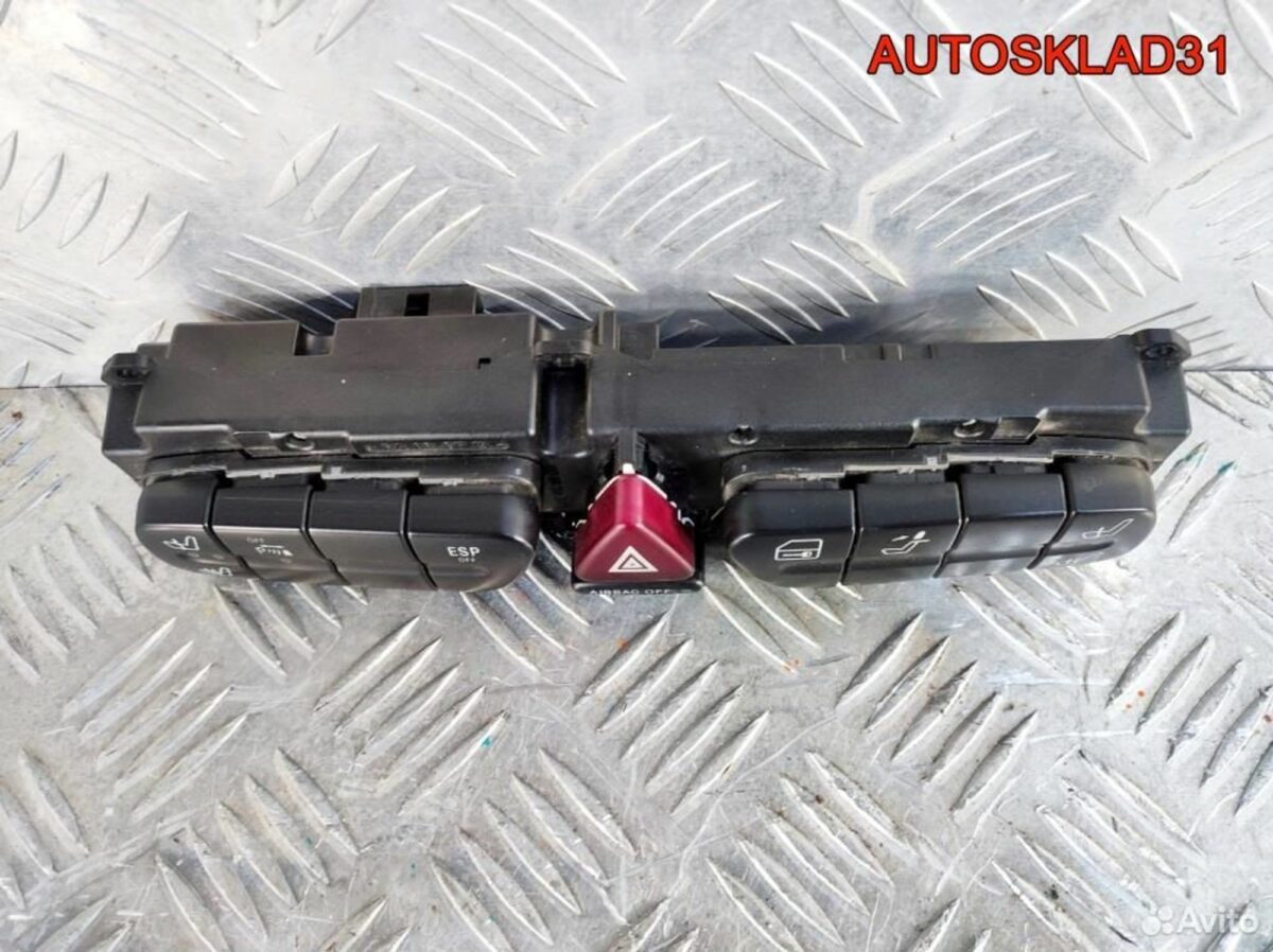 Блок кнопок Mercedes Benz W203 A2038208210 - АвтоСклад31.рф - авторазборка контрактные б/у запчасти в г. Белгород