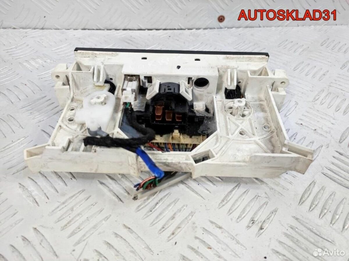 Блок управления печкой Mitsubishi Carisma MR500529 - АвтоСклад31.рф - авторазборка контрактные б/у запчасти в г. Белгород