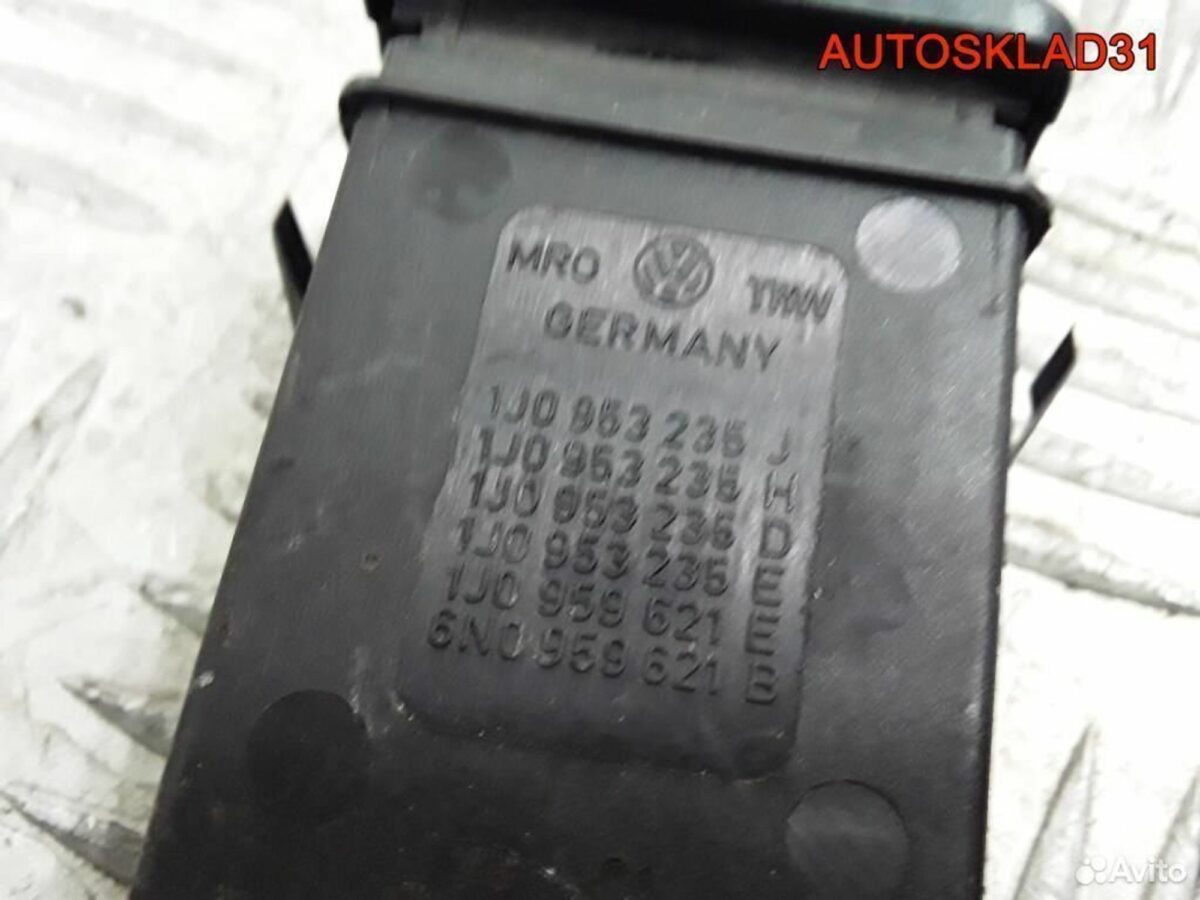 Кнопка обогрева заднего стекла Volkswagen Golf 4 - АвтоСклад31.рф - авторазборка контрактные б/у запчасти в г. Белгород