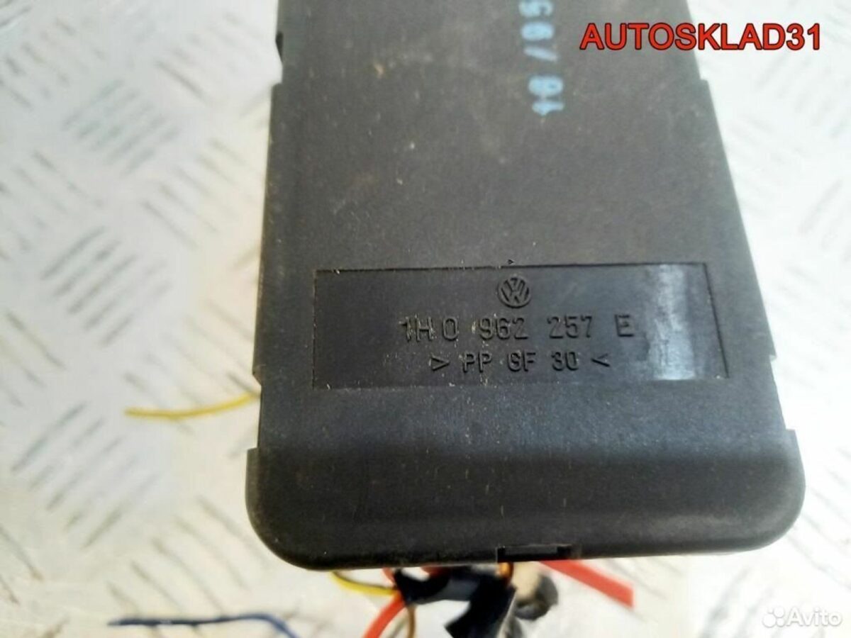 Компрессор центрального замка VW Golf 3 1H0962257E - АвтоСклад31.рф - авторазборка контрактные б/у запчасти в г. Белгород