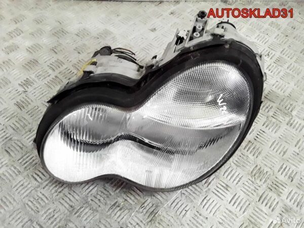 Крыло переднее правое Mercedes W203 A2038800218 - АвтоСклад31.рф - авторазборка контрактные б/у запчасти в г. Белгород