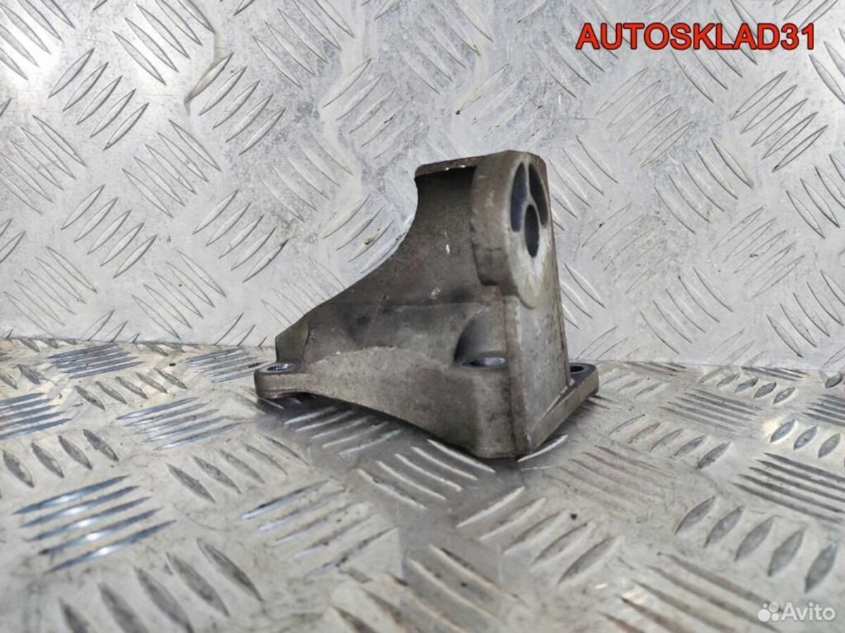 Кронштейн АКПП левый VW Passat B5 8D0399113AA - АвтоСклад31.рф - авторазборка контрактные б/у запчасти в г. Белгород