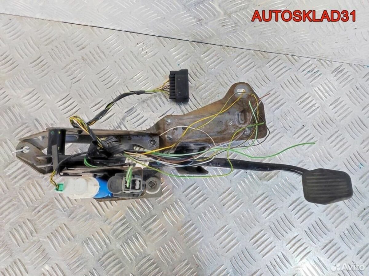 Педаль тормоза МКПП Ford Focus 2 4M512467AN - АвтоСклад31.рф - авторазборка контрактные б/у запчасти в г. Белгород