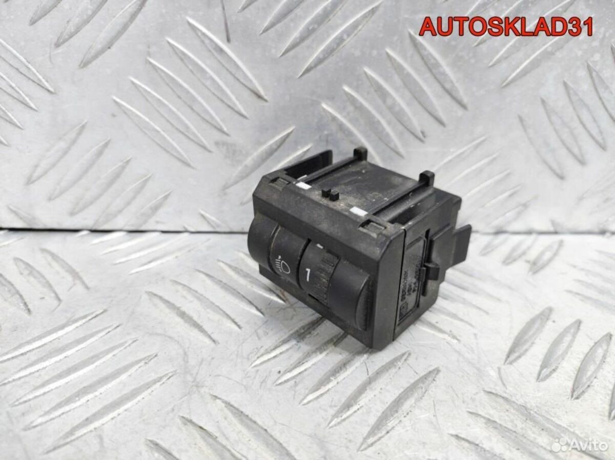 Кнопка корректора фар Skoda Fabia 5J0941333A - АвтоСклад31.рф - авторазборка контрактные б/у запчасти в г. Белгород