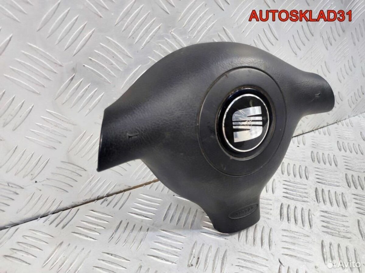 Подушка безопасности в руль Seat Leon 1M0880201M - АвтоСклад31.рф - авторазборка контрактные б/у запчасти в г. Белгород