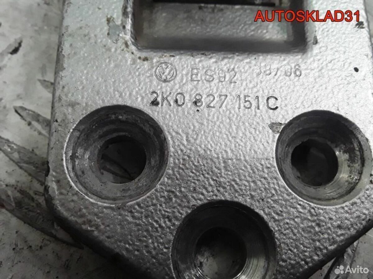 Петля двери багажника Volkswagen Caddy 2K0827151C - АвтоСклад31.рф - авторазборка контрактные б/у запчасти в г. Белгород