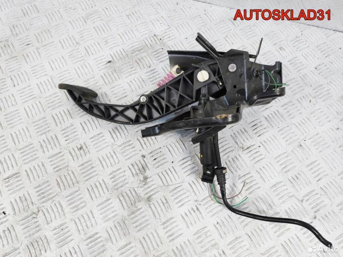 Педаль сцепления Ford S-Max 6G927B633ATE - АвтоСклад31.рф - авторазборка контрактные б/у запчасти в г. Белгород