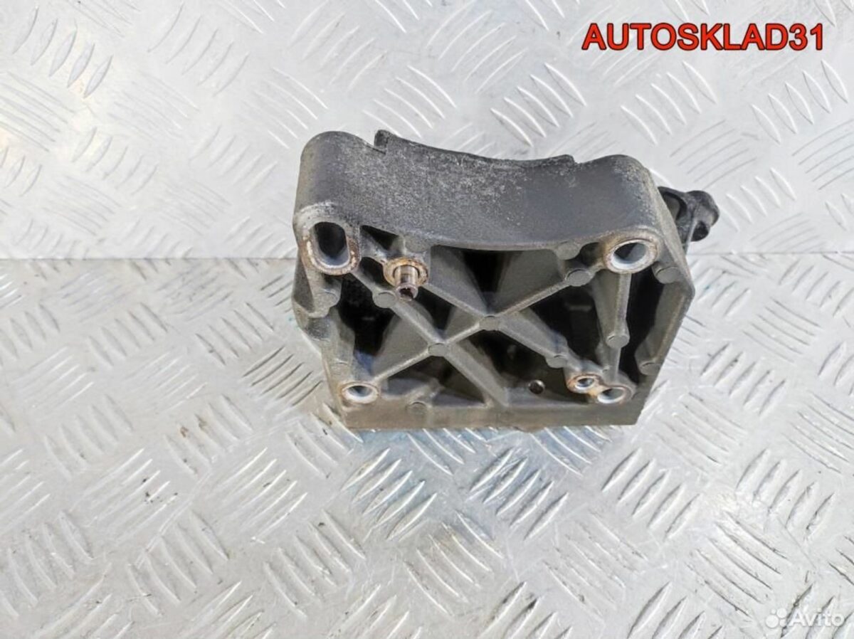 Кронштейн генератора Peugeot 307 9637349380 - АвтоСклад31.рф - авторазборка контрактные б/у запчасти в г. Белгород