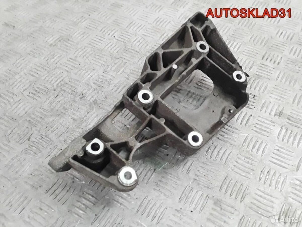 Кронштейн генератора VW Passat B6 BLR 06F903143F - АвтоСклад31.рф - авторазборка контрактные б/у запчасти в г. Белгород