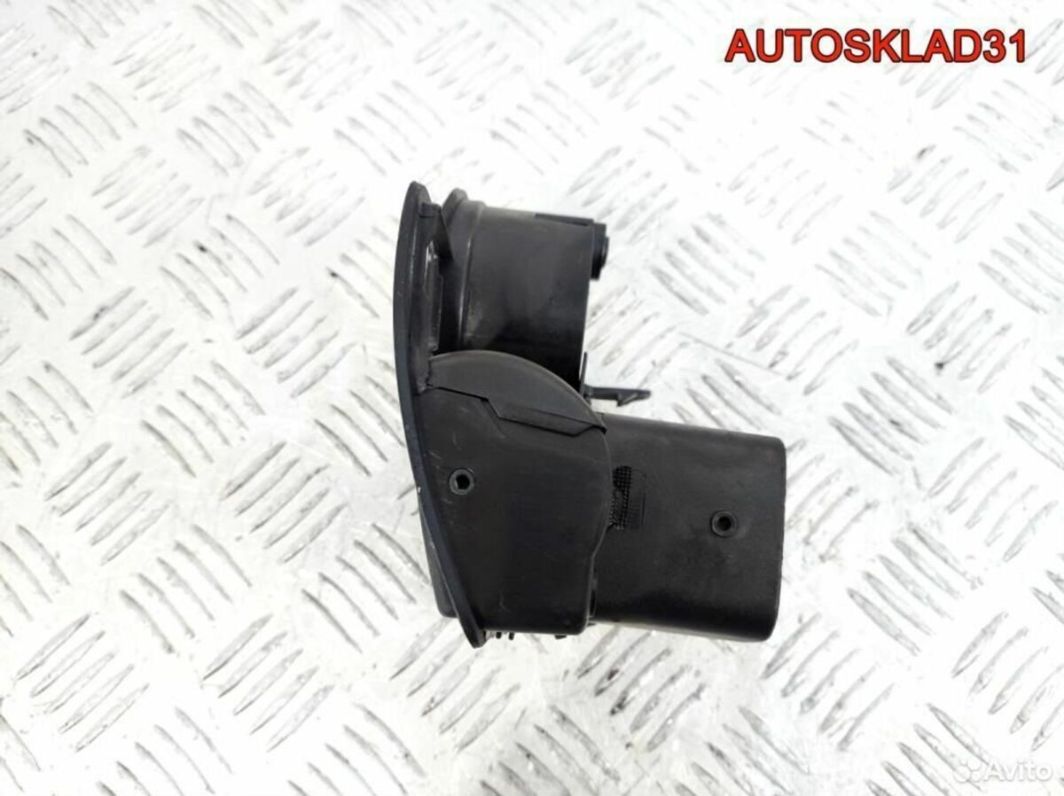 Дефлектор воздушный левый VW Golf 4 1J1815715A - АвтоСклад31.рф - авторазборка контрактные б/у запчасти в г. Белгород