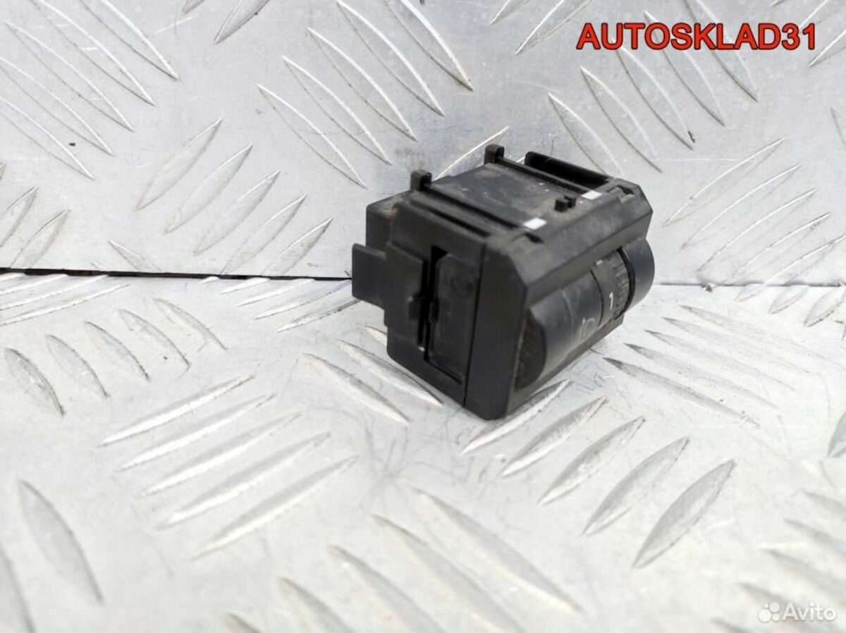 Кнопка корректора фар Skoda Fabia 5J0941333A - АвтоСклад31.рф - авторазборка контрактные б/у запчасти в г. Белгород