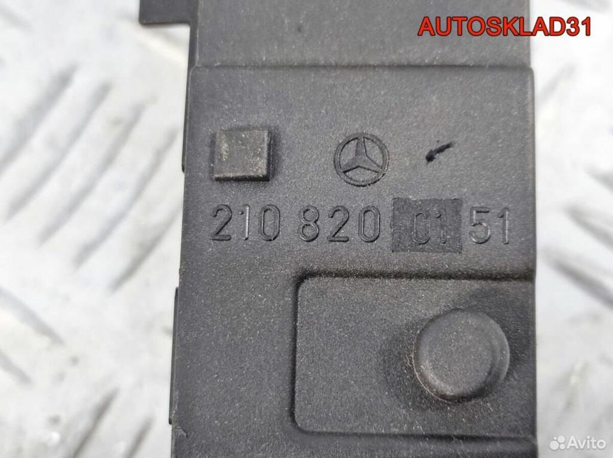 Блок кнопок обогрева сидений Mercedes Benz W210 - АвтоСклад31.рф - авторазборка контрактные б/у запчасти в г. Белгород
