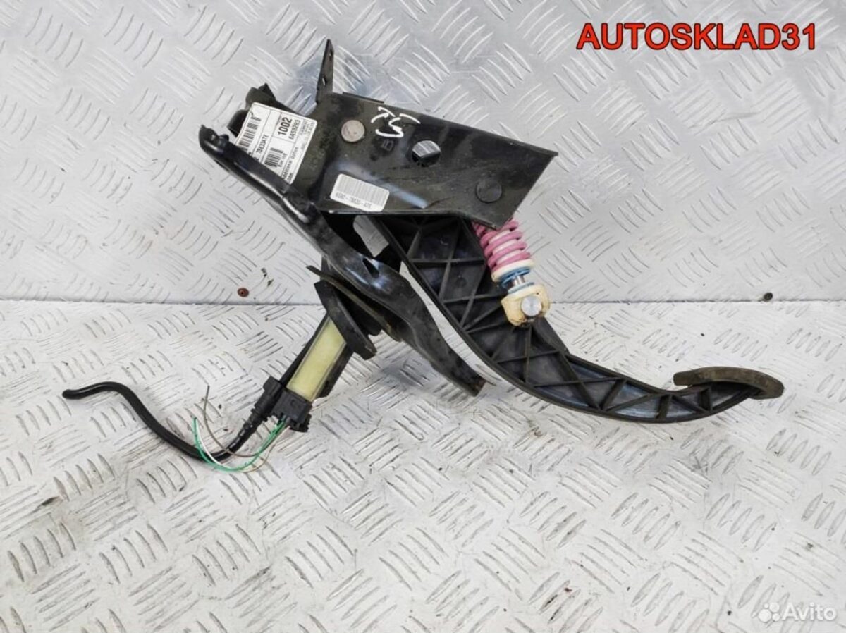 Педаль сцепления Ford S-Max 6G927B633ATE - АвтоСклад31.рф - авторазборка контрактные б/у запчасти в г. Белгород