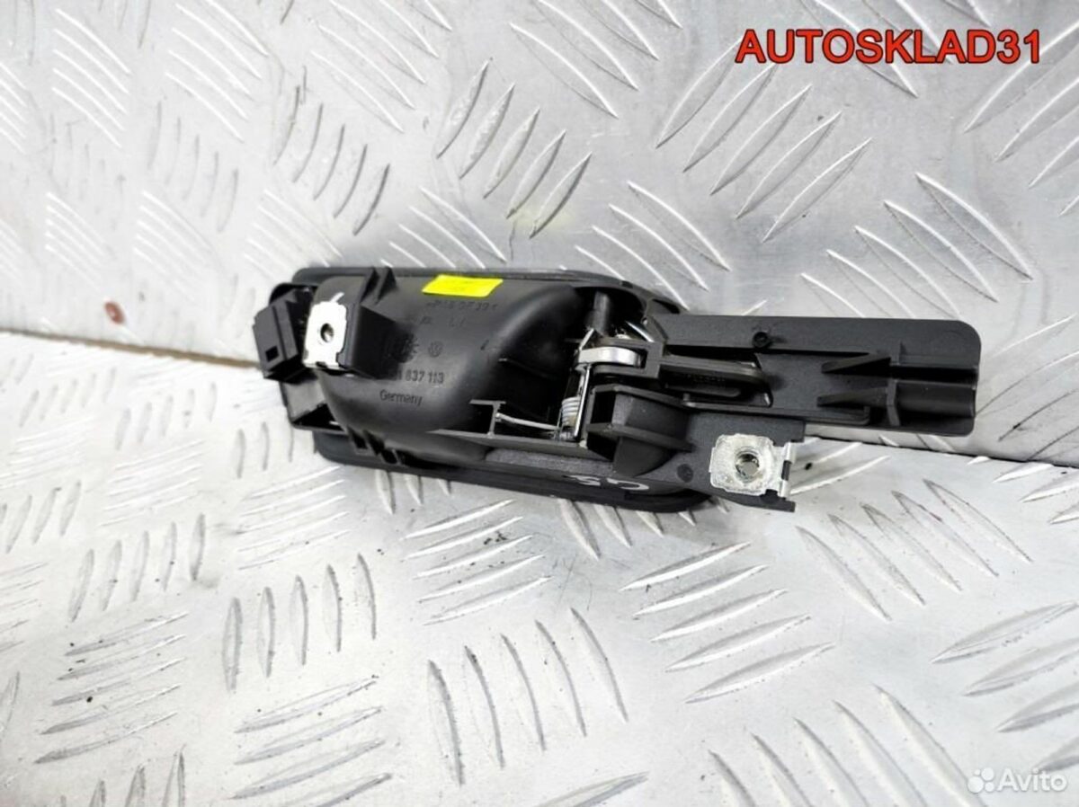 Ручка двери передней внутренняя левая VW Golf 5 - АвтоСклад31.рф - авторазборка контрактные б/у запчасти в г. Белгород