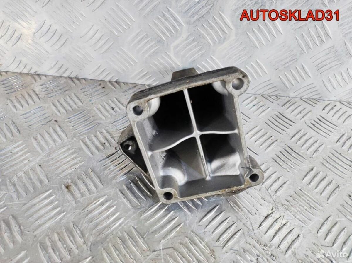 Кронштейн двигателя левый Mercedes W203 2712230904 - АвтоСклад31.рф - авторазборка контрактные б/у запчасти в г. Белгород