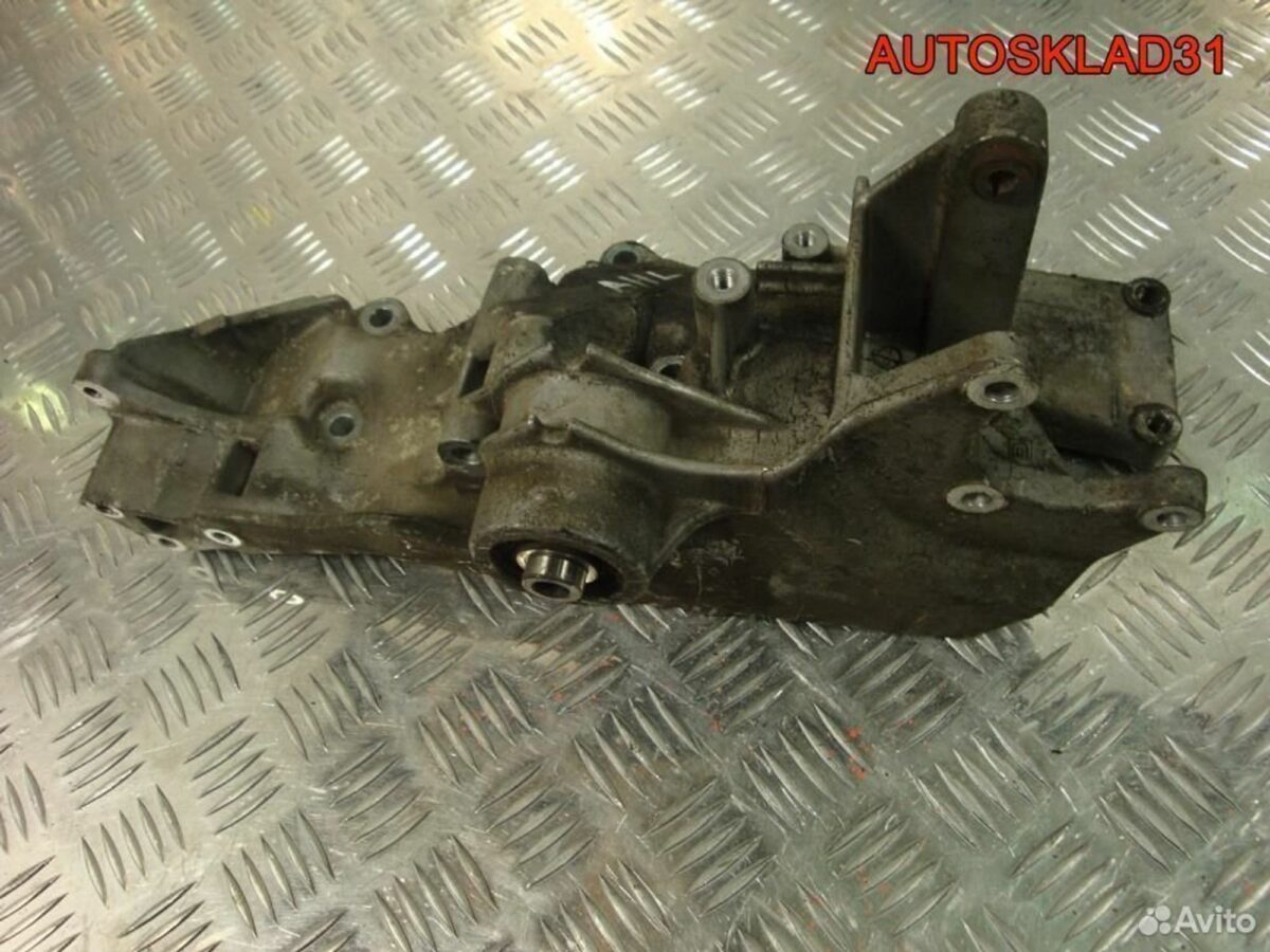 Кронштейн генератора VW Passat B5+ AHL 06B903143K - АвтоСклад31.рф - авторазборка контрактные б/у запчасти в г. Белгород