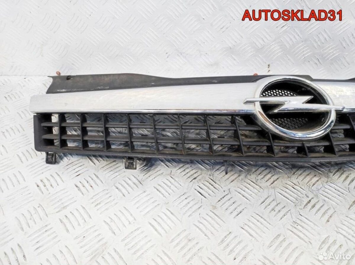 Решетка радиатора Opel Astra H GTC 13247083 Купе - АвтоСклад31.рф - авторазборка контрактные б/у запчасти в г. Белгород