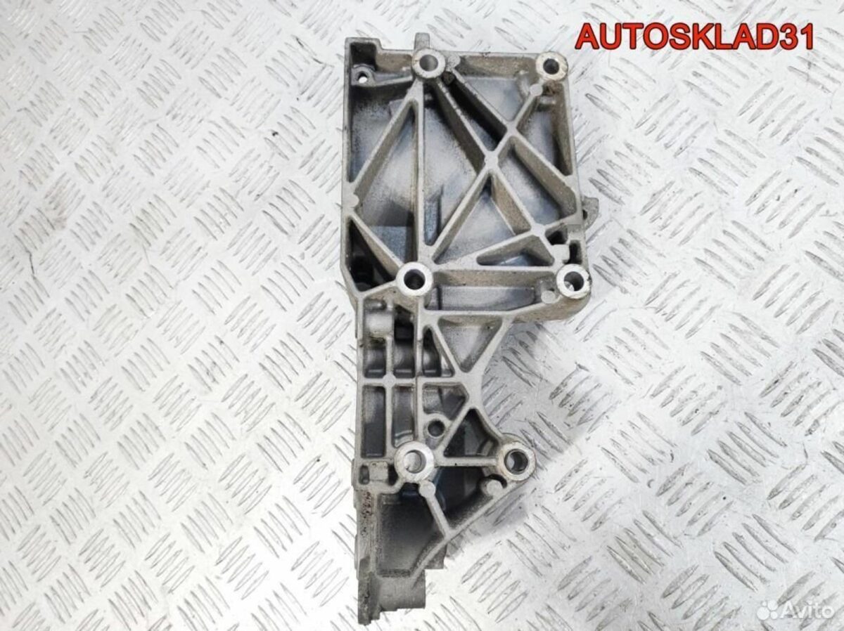Кронштейн генератора VW Golf 5 2.0 BDK 03G903143A - АвтоСклад31.рф - авторазборка контрактные б/у запчасти в г. Белгород