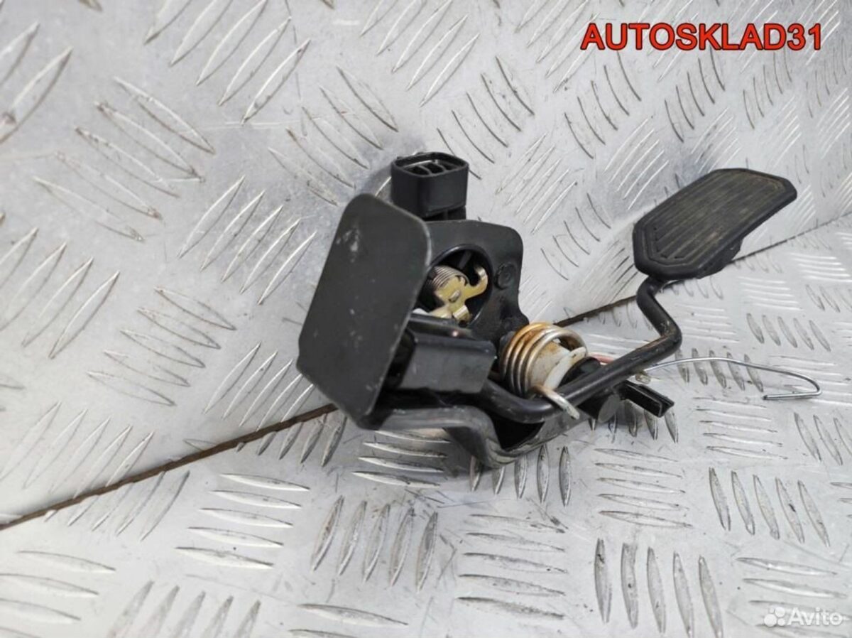 Педаль газа Toyota Avensis 2 7801013023 - АвтоСклад31.рф - авторазборка контрактные б/у запчасти в г. Белгород